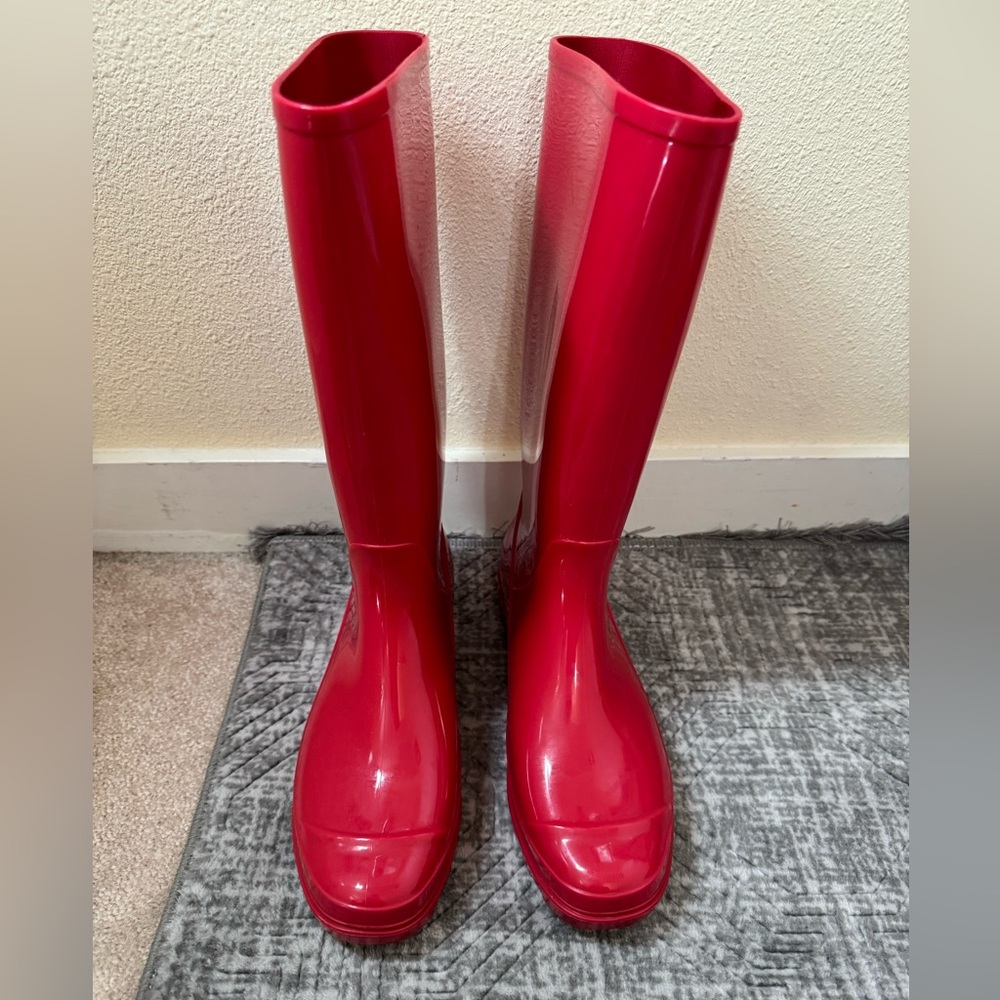Woman rain boots size 10